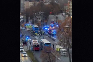 Συναγερμός στη Στοκχόλμη: Λεωφορείο έπεσε σε στάση, αναφορές για τρεις νεκρούς και αρκετούς τραυματίες (upd)