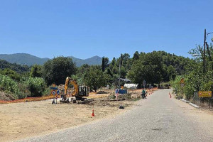 Κατεδάφιση της παλιάς γέφυρας στην είσοδο της Δ.Κ. Πλουτοχωρίου