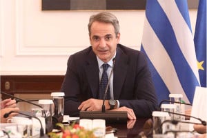 Ποιες φορολογικές και ασφαλιστικές ελαφρύνσεις θα παρουσιάσει ο πρωθυπουργός στη ΔΕΘ