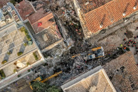 Πλάκα: Έξι οι αγνοούμενοι μετά την κατάρρευση κτηρίου - Βρέθηκε η τσάντα Αμερικανίδας τουρίστριας