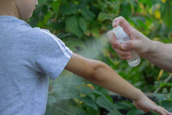 Κάτι τσίμπησε το παιδί: Πώς θα καταλάβουμε εάν είναι αλλεργικό