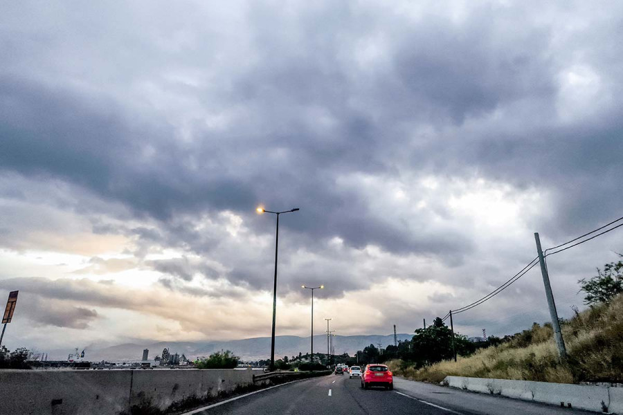 Καιρός: «Έρχεται» ψυχρή αέρια μάζα από τα Βαλκάνια - Αστάθεια με βροχές και πτώση θερμοκρασίας