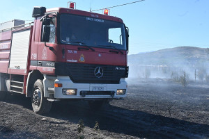 Μεγάλη φωτιά στο Ακραίφνιο Βοιωτίας: Έκλεισε η εθνική για 25 χιλιόμετρα