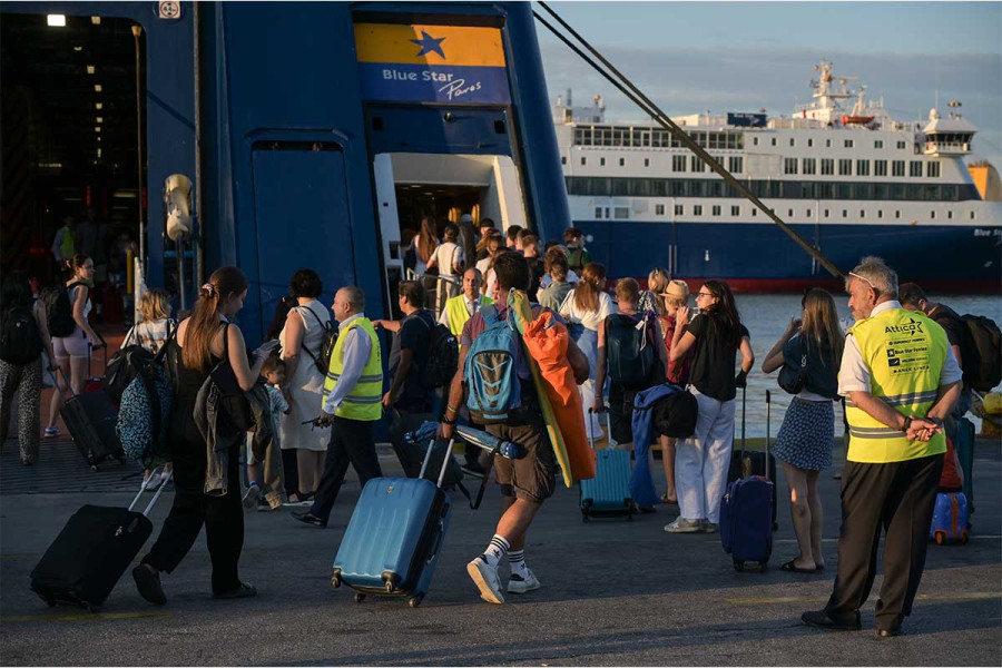 Καιρός: Απαγορευτικό απόπλου από Πειραιά, Ραφήνα, Λαύριο λόγω των ανέμων - Τα 9 μποφόρ φέρνουν και ακραίο κίνδυνο πυρκαγιάς σε 3 Περιφέρειες