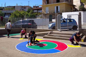 Σχεδίαση και ζωγραφική "Παιχνιδιών αυλής" στον προαύλιο χώρο του Παιδικού σταθμού Μακρισίων