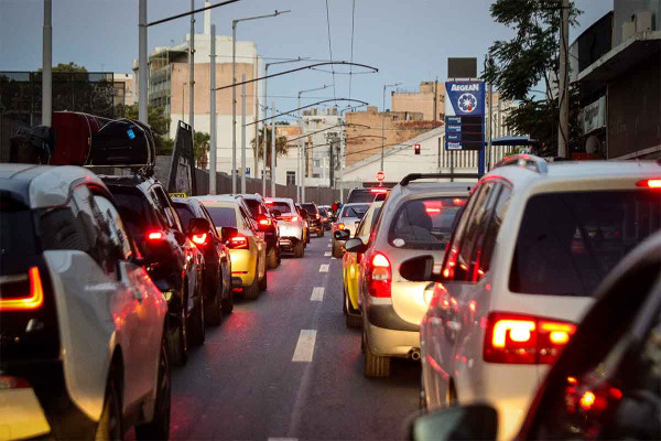 Οι αυτοκινητοβιομηχανίες αντιδρούν στους «ανέφικτους» στόχους της ΕΕ για τις εκπομπές άνθρακα