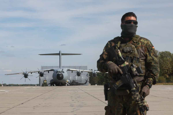 Η Δανία προετοιμάζεται για μεγάλο πόλεμο στην Ευρώπη: Ιερείς εκπαιδεύονται για 20 στρατιωτικές κηδείες την ημέρα