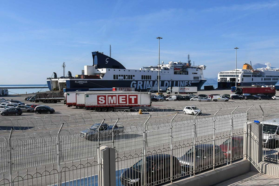 Πάτρα: Εφοδος Τελωνειακών «ξεσκέπασε» εισαγόμενα αδήλωτα και παραποιημένα οχήματα