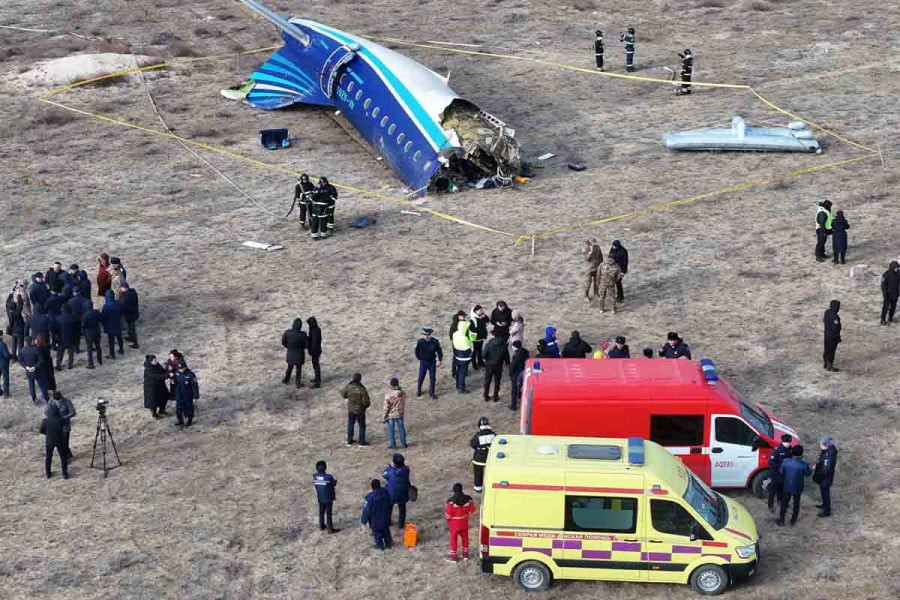 Καζακστάν: Το αεροσκάφος της Azerbaijan Airlines «πιθανότατα χτυπήθηκε από εξωτερικά αντικείμενα»