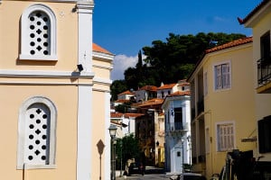 Δεύτερη πιο ακριβή πόλη η Καλαμάτα στην τιμή πώλησης κατοικιών