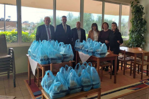 Για ακόμα μία χρονιά, ο Δήμος Ήλιδας ετοίμασε ανήμερα των Χριστουγέννων ένα ξεχωριστό γεύμα αγάπης