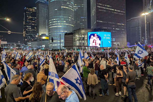 Γιατί ο Νετανιάχου καρατόμησε τον υπουργό Άμυνας - Νύχτα ταραχών στο Τελ Αβίβ