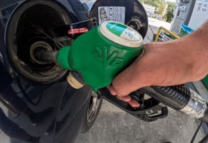 Πέφτουν οι τιμές των καυσίμων και της ηλεκτρικής ενέργειας - Γιατί συμβαίνει αυτό