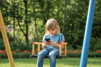 Γαλλία: Νέο σχέδιο για την απαγόρευση των social media σε παιδιά