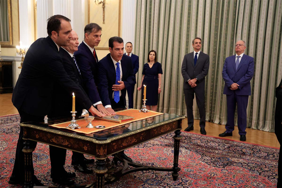 Προεδρικό Μέγαρο: Ορκίστηκαν τα νέα μέλη της κυβέρνησης - Οι πρώτες δηλώσεις