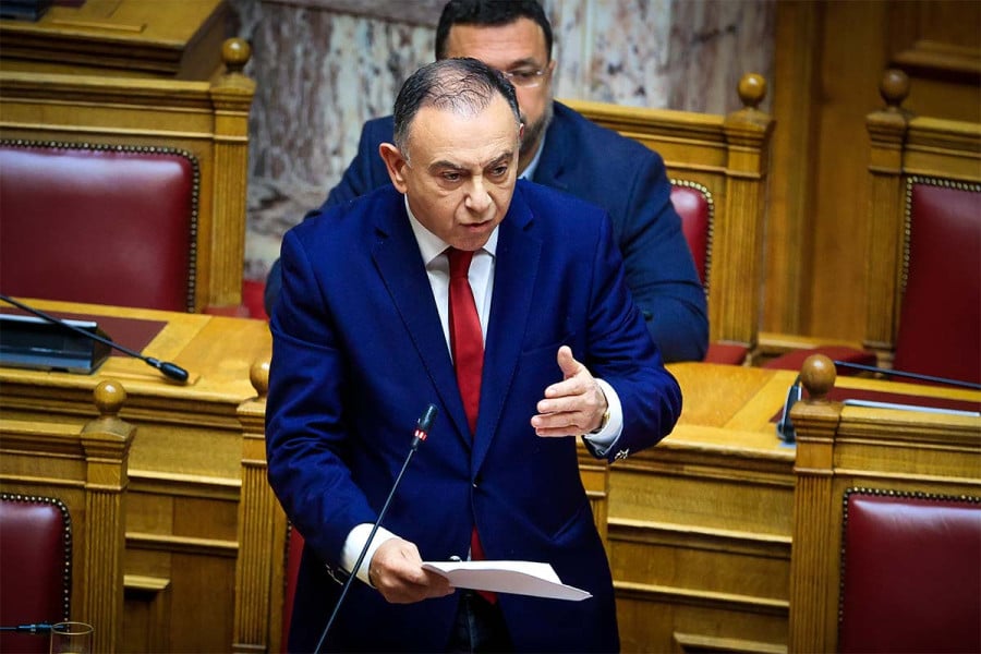 Κέλλας στη Βουλή: Δεν υπάρχει εγκεκριμένο εμβόλιο κατά της ευλογιάς στην ΕΕ