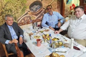 Βουτσινάς, Δημητριάδης και Δασκαλάκης σε χαλαρή έξοδο στα Καμίνια