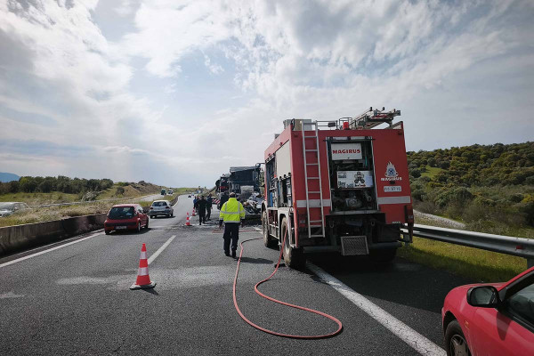 Περιστατικό διαρροής επικίνδυνου φορτίου από φορτηγά στην Καβάλα