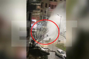 Θεσσαλονίκη: Η στιγμή που έσπασε αγωγός της ΕΥΑΘ και τραυμάτισε 4 εργάτες, τον έναν τον πέταξε στον αέρα