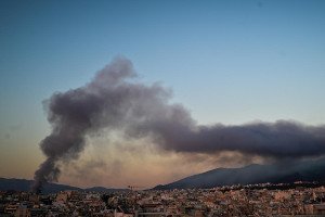 Πώς να προστατευτείτε από τον τοξικό καπνό που προκαλείται από τις πυρκαγιές