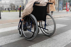 Σε ποιους απευθύνεται το πρόγραμμα «Προσβασιμότητα κατ’ οίκον» - Παράταση έως 18/11 για αιτήσεις