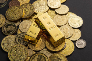 Η τιμή του χρυσού σπάει ρεκόρ, φθάνει τα 3.500 δολάρια την ουγκιά