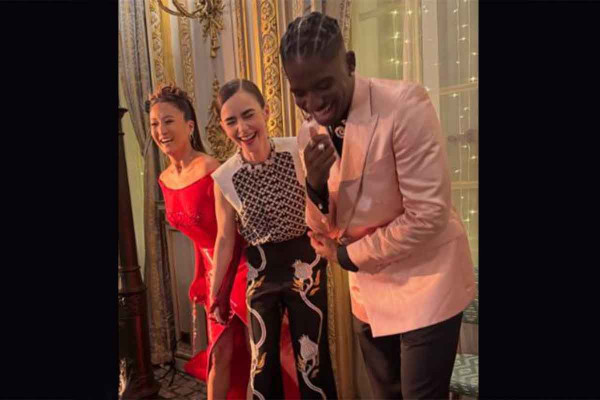Η Λίλι Κόλινς δημοσίευσε backstage φωτογραφίες από την πέμπτη σεζόν του Emily in Paris