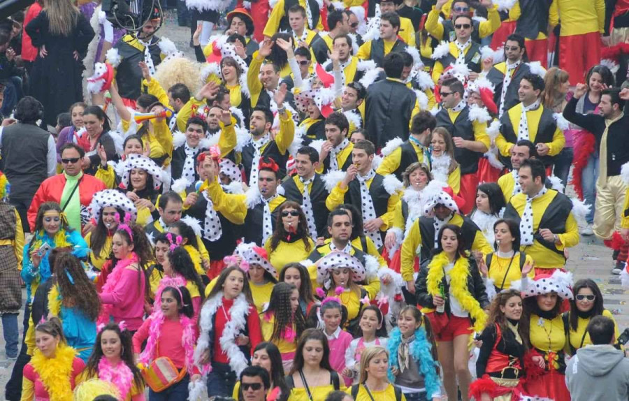 Πάτρα: Πλημμύρισε παιδικά χαμόγελα η πόλη – Η παρέλαση των Μικρών του Πατρινού Καρναβάλιού