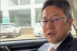Ιάπωνας διπλωμάτης απαγγέλλει Καζαντζάκη στα ελληνικά και γίνεται viral