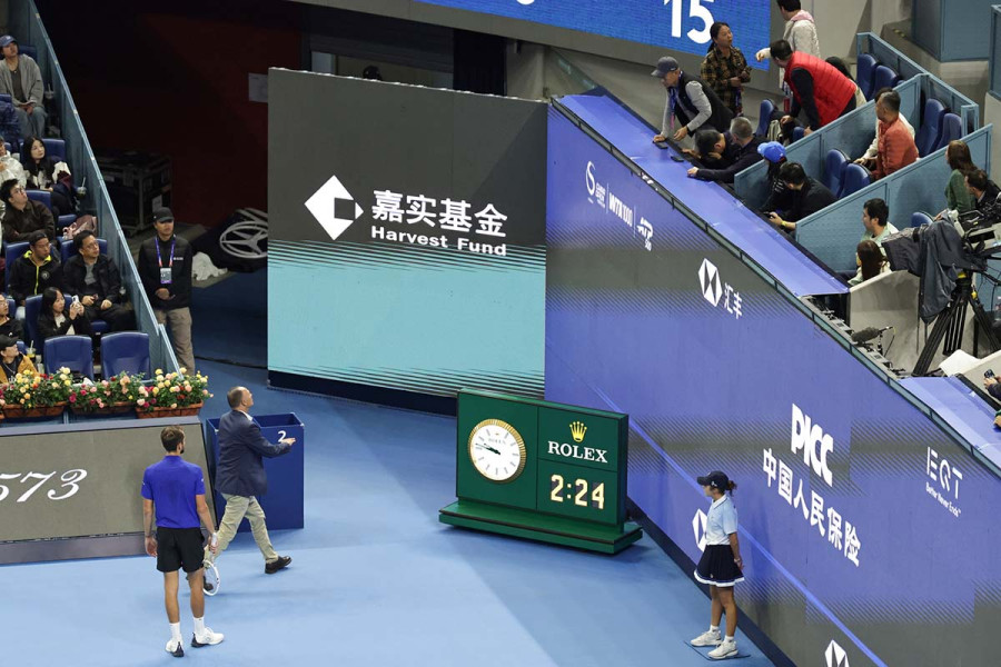 China Open: Αποβλήθηκε ο Μεντβέντεφ, χτύπησε μπαλάκι που κατέληξε στο μάτι θεατή (Βίντεο)