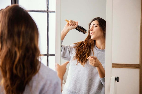 Γιατί οι επιστήμονες λένε ότι πρέπει να τραγουδάμε περισσότερο – ακόμη κι αν είμαστε φάλτσοι