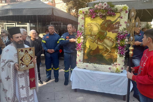 Με λαμπρότητα εορτάστηκε η μνήμη του προστάτη Αγίου Γεωργίου στον Ι. Ν. Κρεστένων