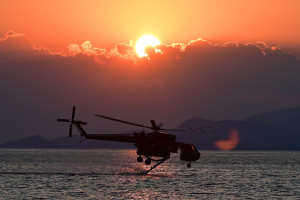 Συνεχίζεται για 6η μέρα η μάχη της κατάσβεσης στη Δυτική Αττική