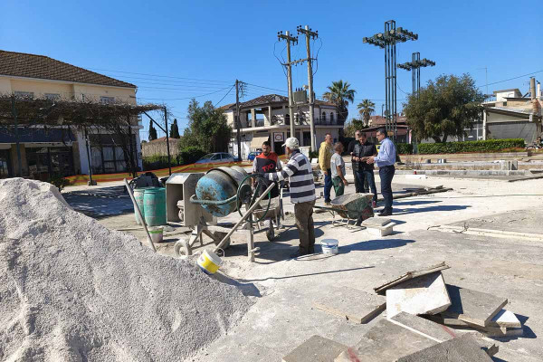 Σε πλήρη εξέλιξη οι εργασίες ανάπλασης στην Πλατεία Αγίας Σοφίας στην Ανδραβίδα – Αυτοψία από τη Δημοτική Αρχή