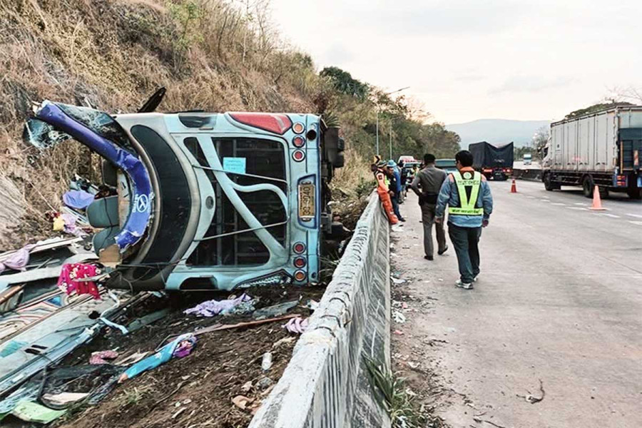Ταϊλάνδη: Τροχαίο με 18 νεκρούς – Έσπασαν τα φρένα λεωφορείου σε πλαγιά
