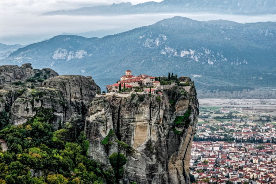 Μετέωρα: Μυστήριο γύρω από τη μοιραία πτώση της 66χρονης σε γκρεμό - Τι λένε διασώστες και κάτοικοι