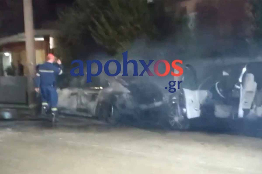Πάτρα: Φωτιά σε αυτοκίνητα στην Οβρυά - Κινητοποίηση της Πυροσβεστικής Υπηρεσίας