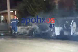 Πάτρα: Φωτιά σε αυτοκίνητα στην Οβρυά - Κινητοποίηση της Πυροσβεστικής Υπηρεσίας