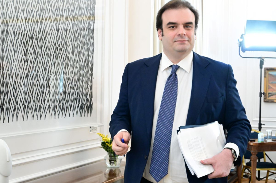 Έρχονται αλλαγές στη φορολογία - Τεκμήρια, προκαταβολή φόρου και τέλος επιτηδεύματος στο τραπέζι