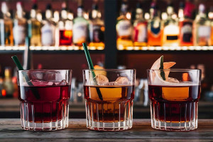 Ποια ποτά προκαλούν το χειρότερο hangover και γιατί