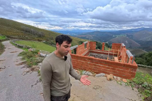 Αγόρασε εγκαταλελειμμένη καλύβα στην Ισπανία για να την ξαναχτίσει και ήρθε αντιμέτωπος με την πραγματικότητα