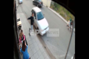 Αγρίνιο: Η στιγμή της συμπλοκής ανάμεσα σε ανήλικους με σουγιά και γκλοπ