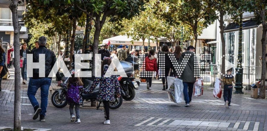 Ηλεία: Σε δώρα και επιδόματα η ελπίδα για ανάκαμψη της χριστουγεννιάτικης αγοράς