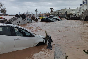 Στο έλεος της κακοκαιρίας οι Κυκλάδες: Πάνω από 71 χιλιοστά βροχής σε μια μέρα στη Μύκονο, μεγάλες καταστροφές και στην Πάρο - Κλειστά τα σχολεία σήμερα