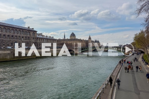 Λεωφορείο με 4 επιβάτες έπεσε στον Σηκουάνα, στο τιμόνι βρισκόταν εκπαιδευόμενος οδηγός