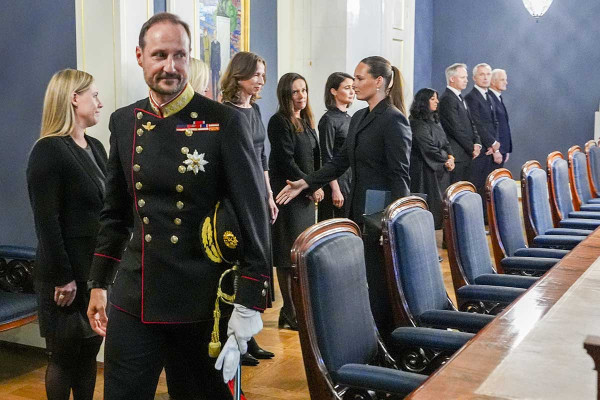 Από διάδοχος στον θρόνο χωρίς στέψη: Αυτός είναι ο νέος βασιλιάς της Νορβηγίας, Χάακον Η’