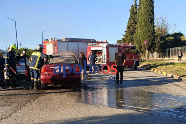 Πάτρα: Φωτιά σε Ι.Χ. εν κινήσει έξω από το Νοσοκομείου Ρίου (photos)