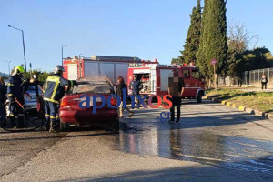 Πάτρα: Φωτιά σε Ι.Χ. εν κινήσει έξω από το Νοσοκομείου Ρίου (photos)