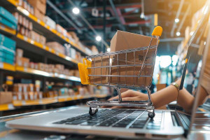 Νέο ρομπότ πιάνει δουλειά στην Amazon, αυξάνονται οι απολύσεις