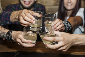 Πάτρα: Νέες συλλήψεις για πώληση αλκόολ σε ανήλικους